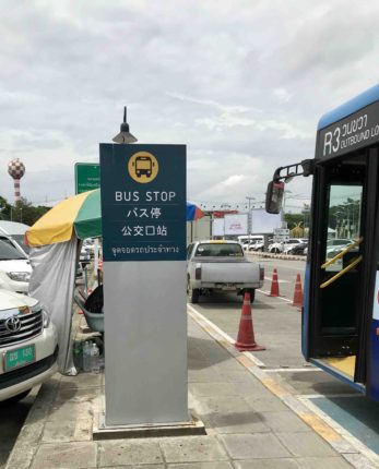 チェンマイ空港のバス停