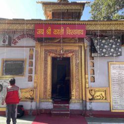 ウッタラカシの市場近くにある有名なシヴァ寺院