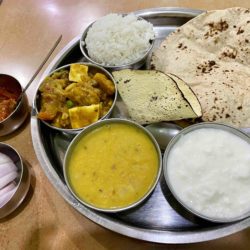 インド料理屋でのターリー