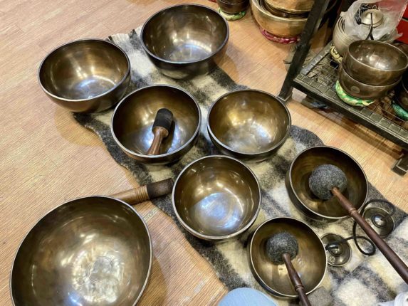 オームシンギングボウルの店内